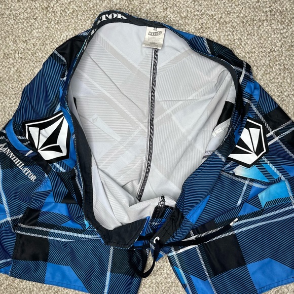 Volcom board shorts - Picture 5 of 9